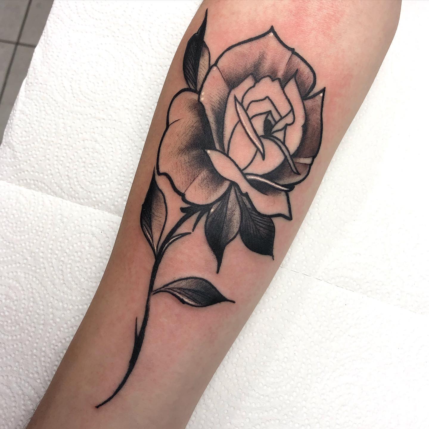 Tatuaje de Rosa Negra de Tinta Genial