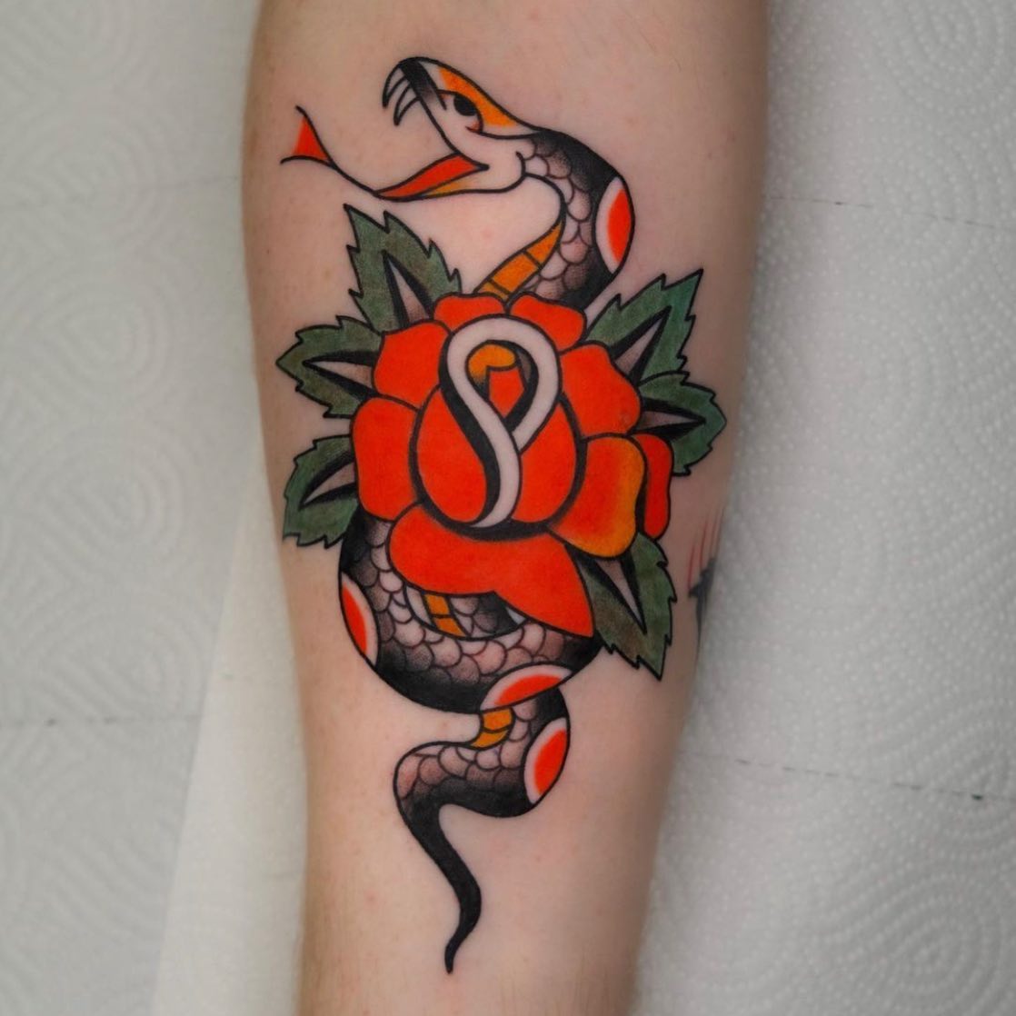 Tatuaje de Serpiente y Rosa