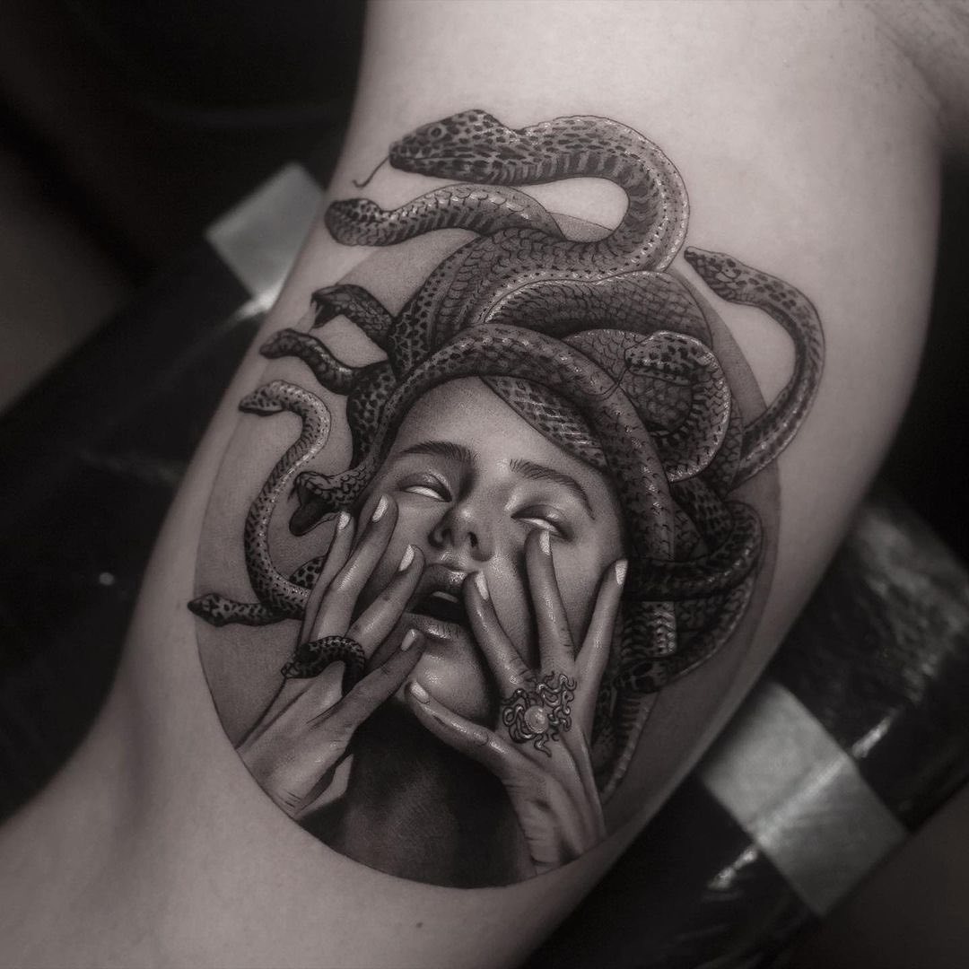 Tatuaje realista de Medusa