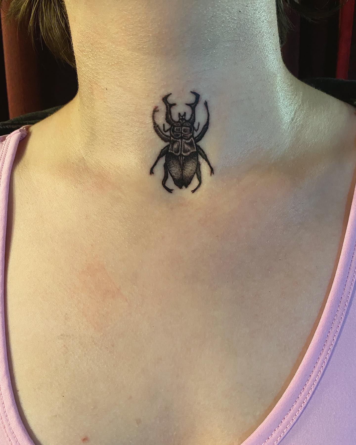 Escarabajo estercolero Tatuaje de garganta