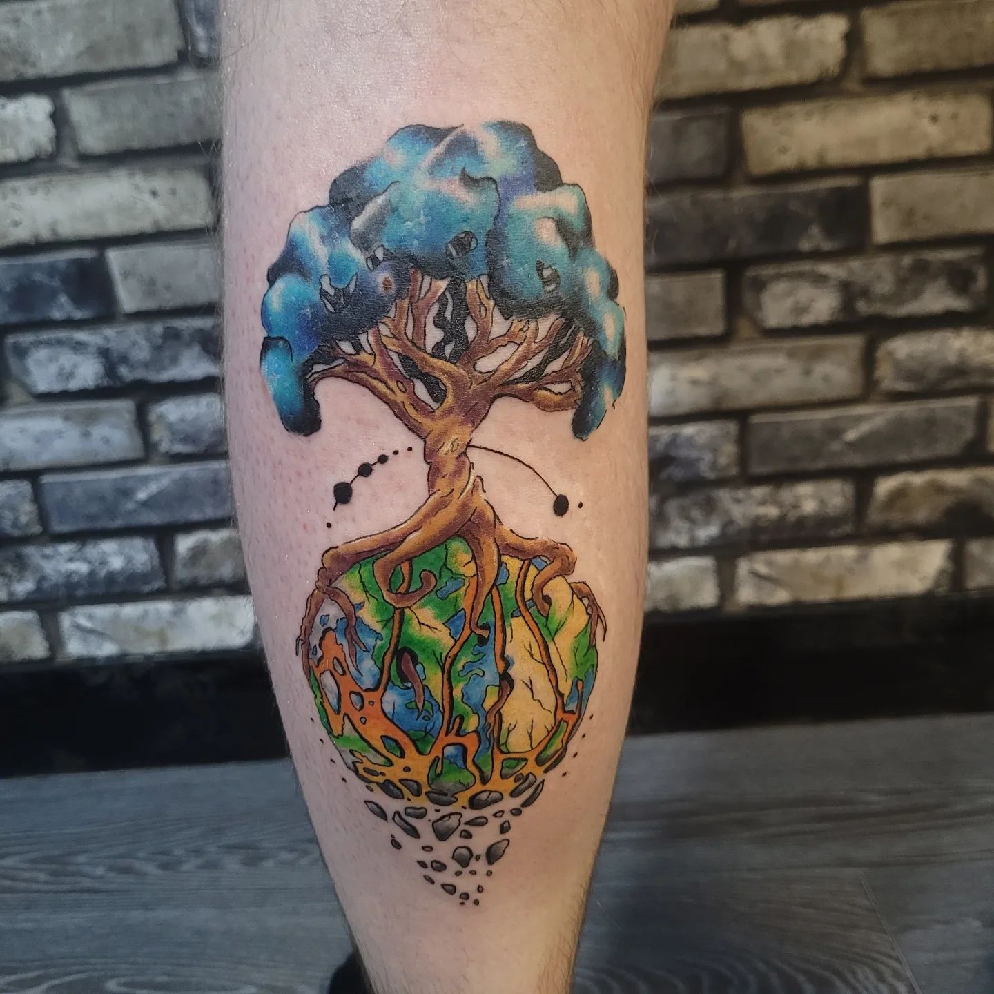 Tatuaje de Árbol en la Pierna