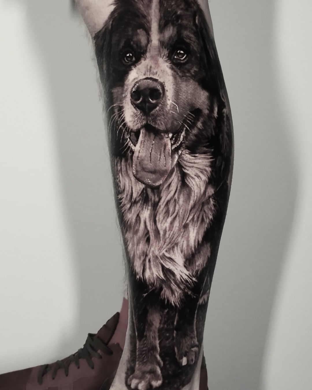 Tatuaje de la pata de perro negra