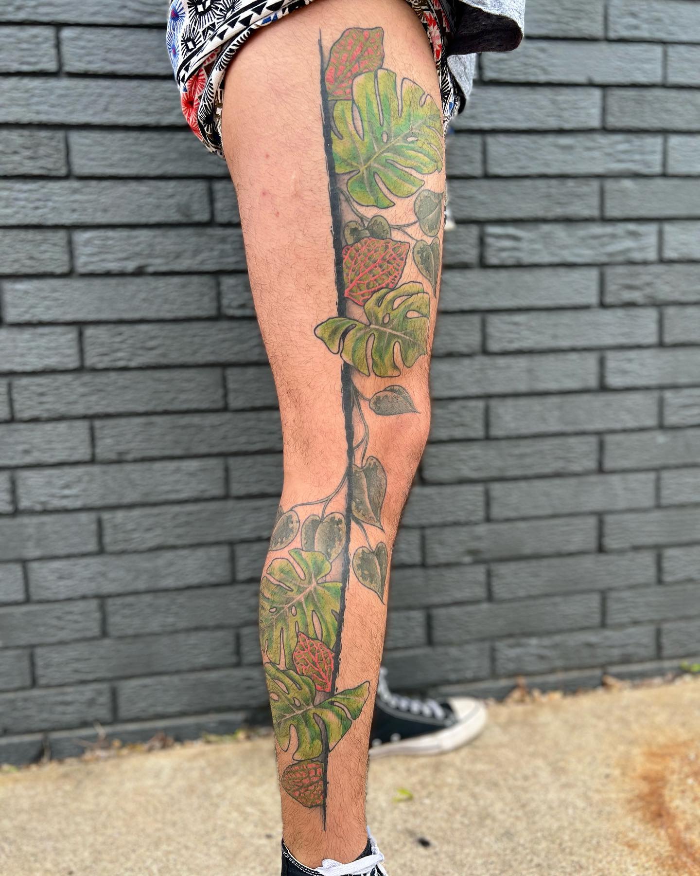 Tatuaje de pierna de naturaleza.