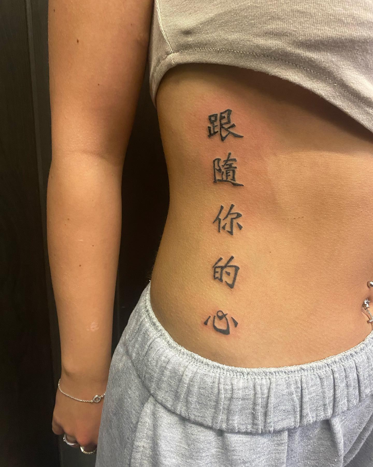 Carta China Motivacional Tatuaje de costilla lateral