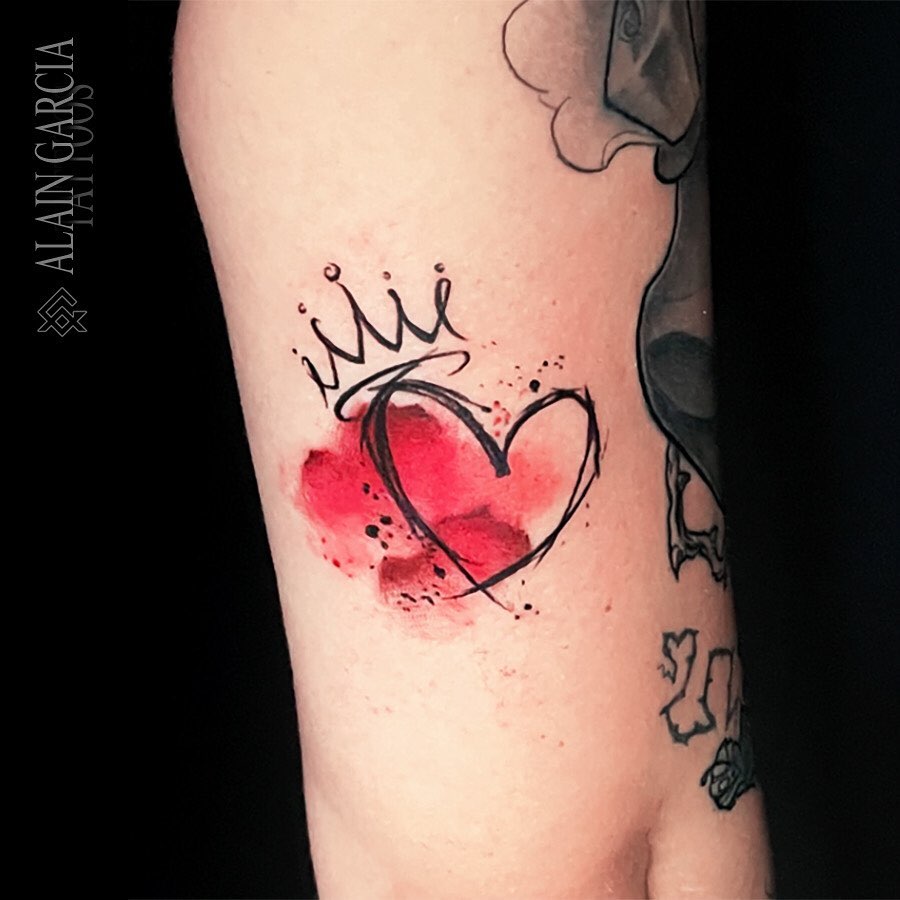 Corona y Tatuaje de Corazón