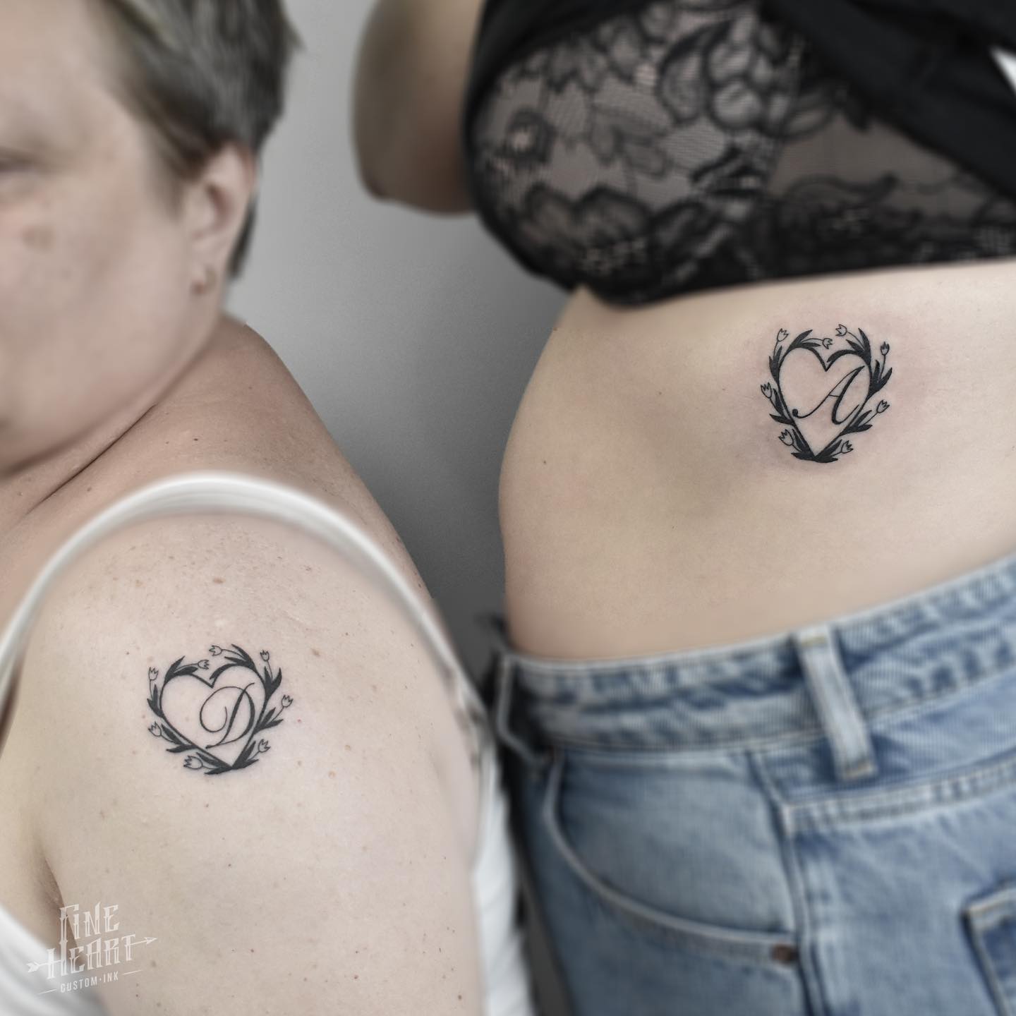 Tatuaje de corazón combinado madre e hija.