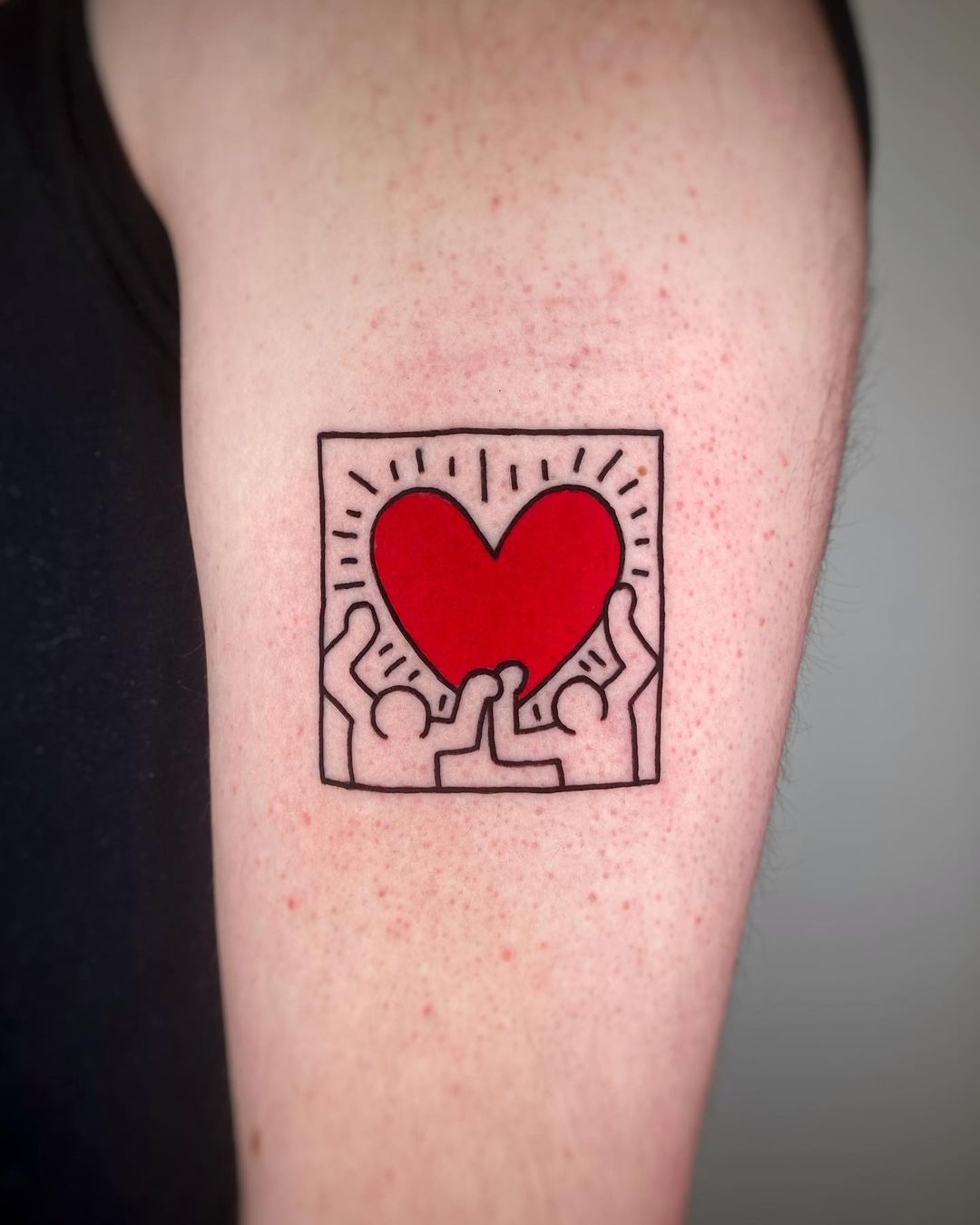Tatuaje de corazón divertido