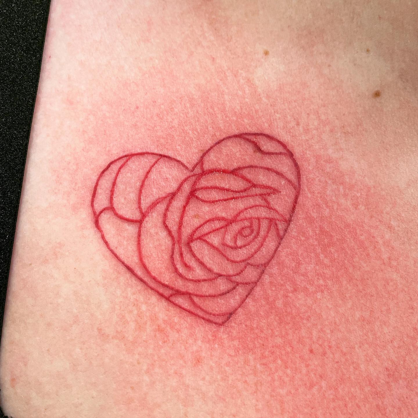 Tatuaje de Corazón en Tinta Roja