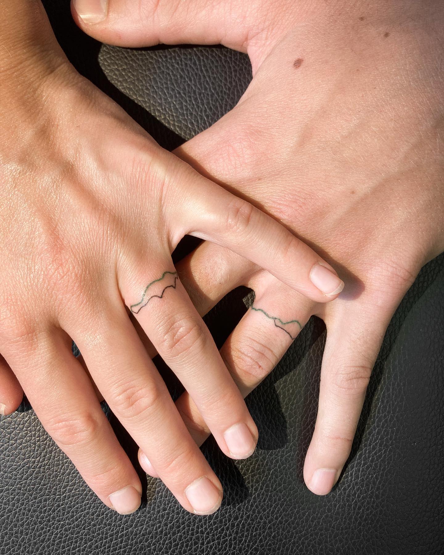 Tatuaje de media pieza de anillo de bodas