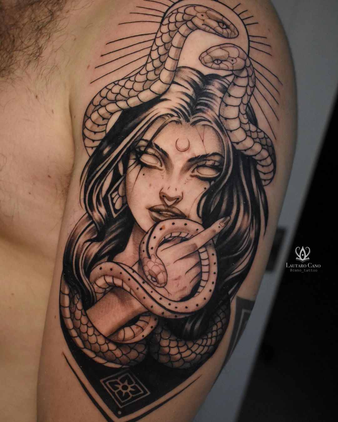 Tatuaje de serpiente de hombro gigante