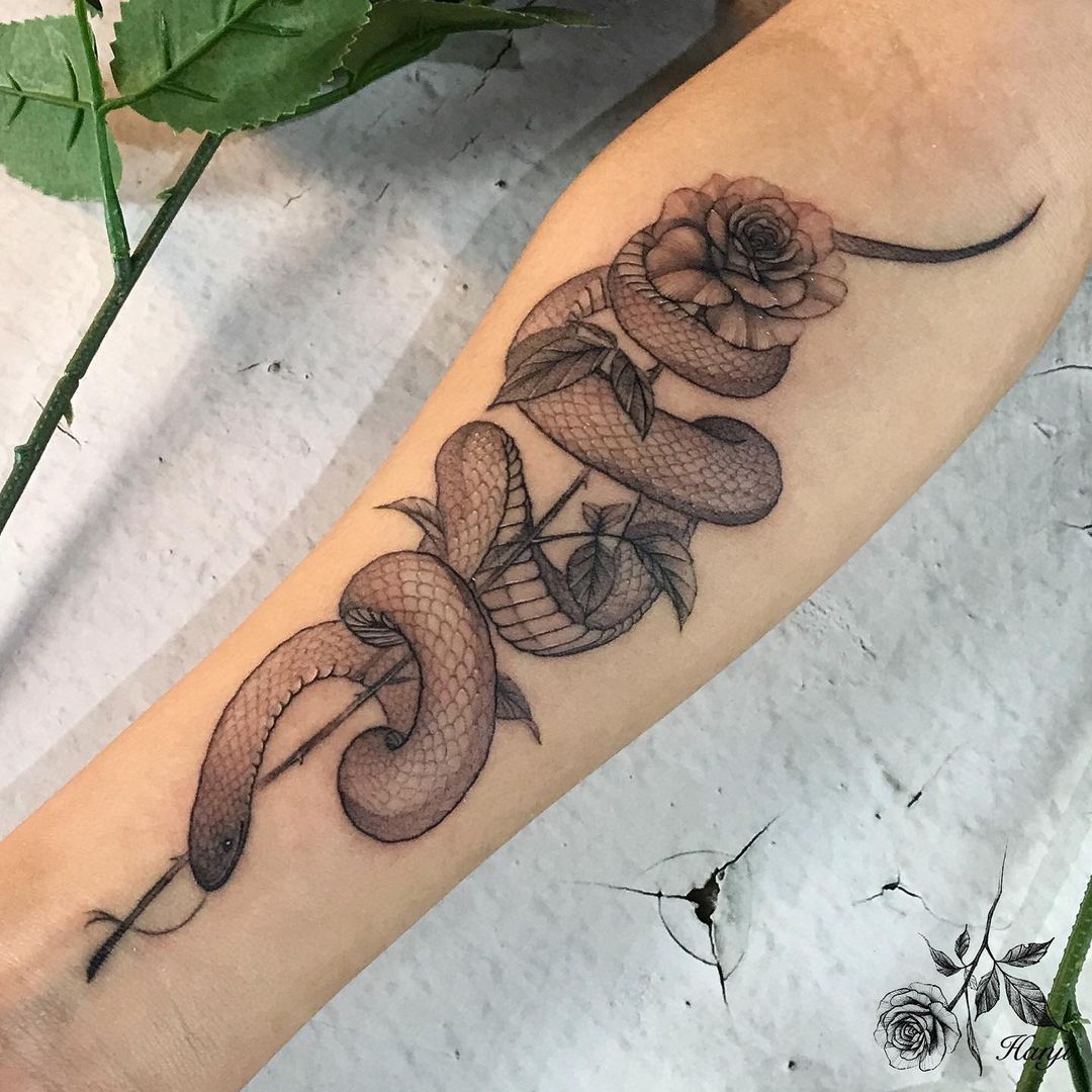 Tatuaje de serpiente verde pequeña