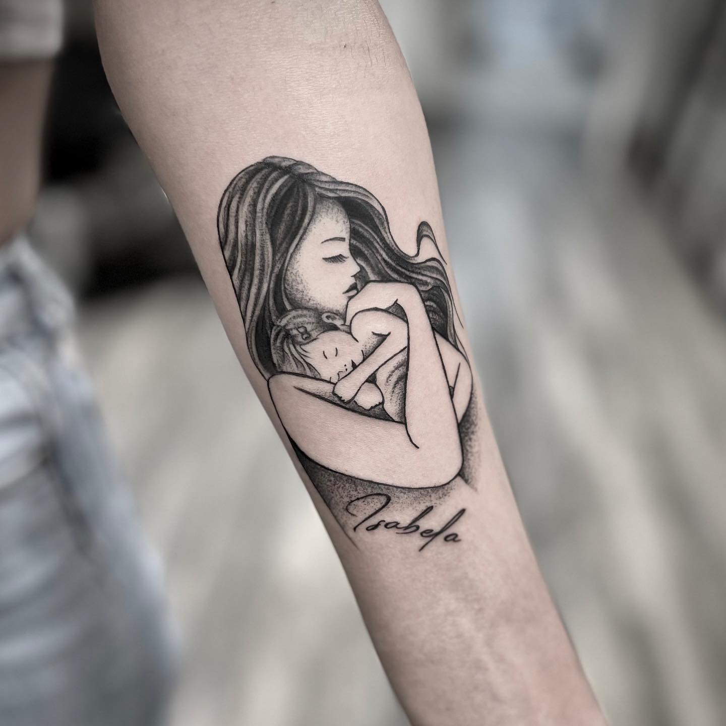 Tatuaje madre hija Mamá sosteniendo un bebé