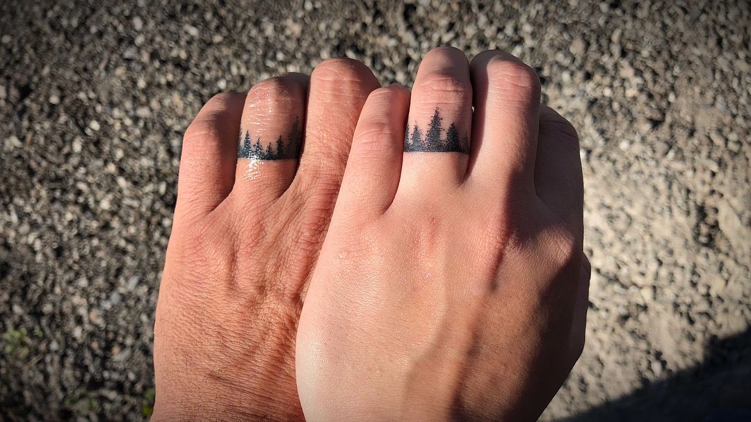 Tatuaje único de anillo de bodas