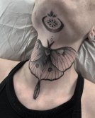 Mariposa Tatuaje de Garganta