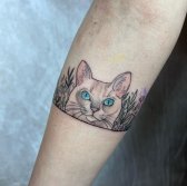 Tatuaje de brazalete de gato lindo