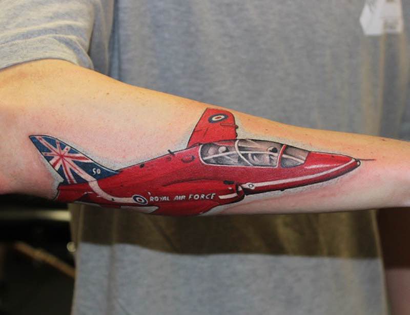 tatuaje de avión perfecto para hombre y mujer