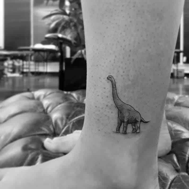 tatuaje de dinosaurio para hombre