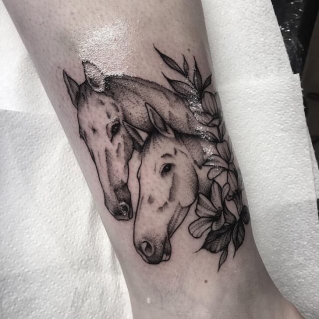 tattoo femenino con un caballo 03