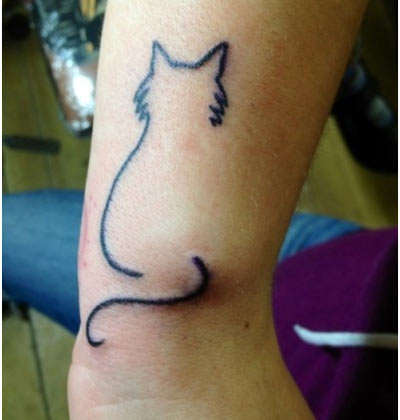 53 Tatuajes de gatos: guía espiritual, renacimiento y superstición